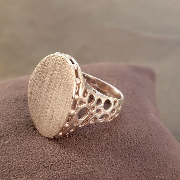 Designer Paola Valentino Sterling Signet Satin Large Openwork Statement Ring - Picture 4 of 9